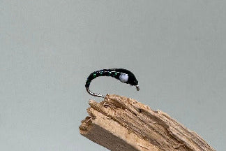 Black with white round cheeks x 3. (Barbed)