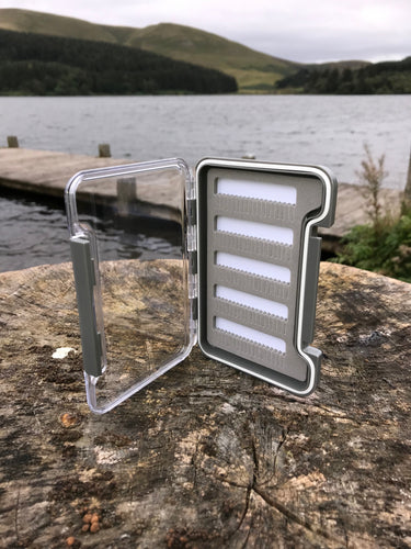 Waterproof slim fly box